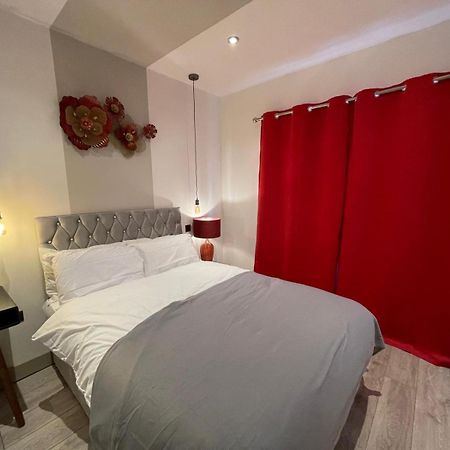 Letzi Premium Cozy Retreat Private En-Suite Rooms, Wembley Londyn Zewnętrze zdjęcie
