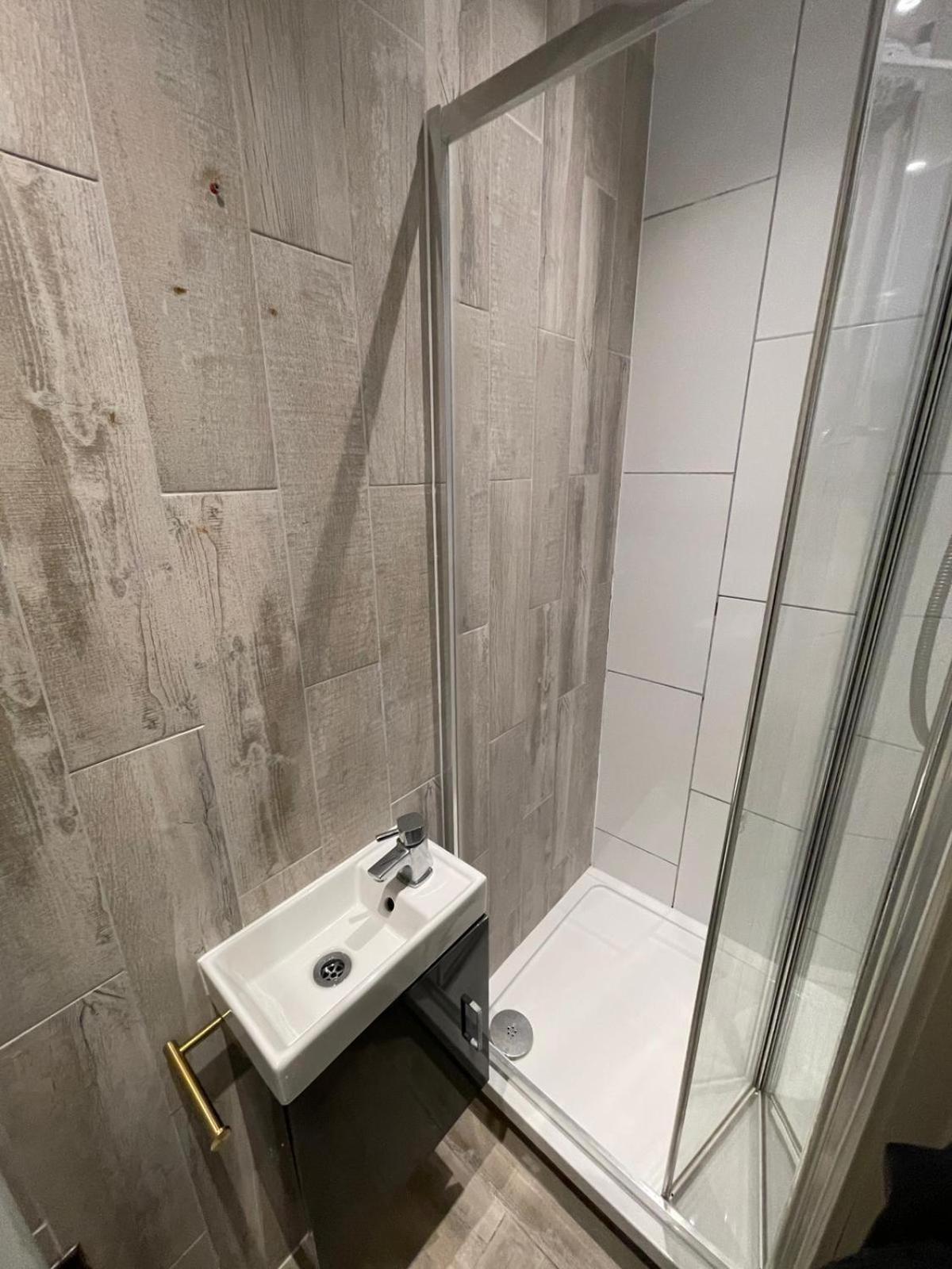 Letzi Premium Cozy Retreat Private En-Suite Rooms, Wembley Londyn Zewnętrze zdjęcie
