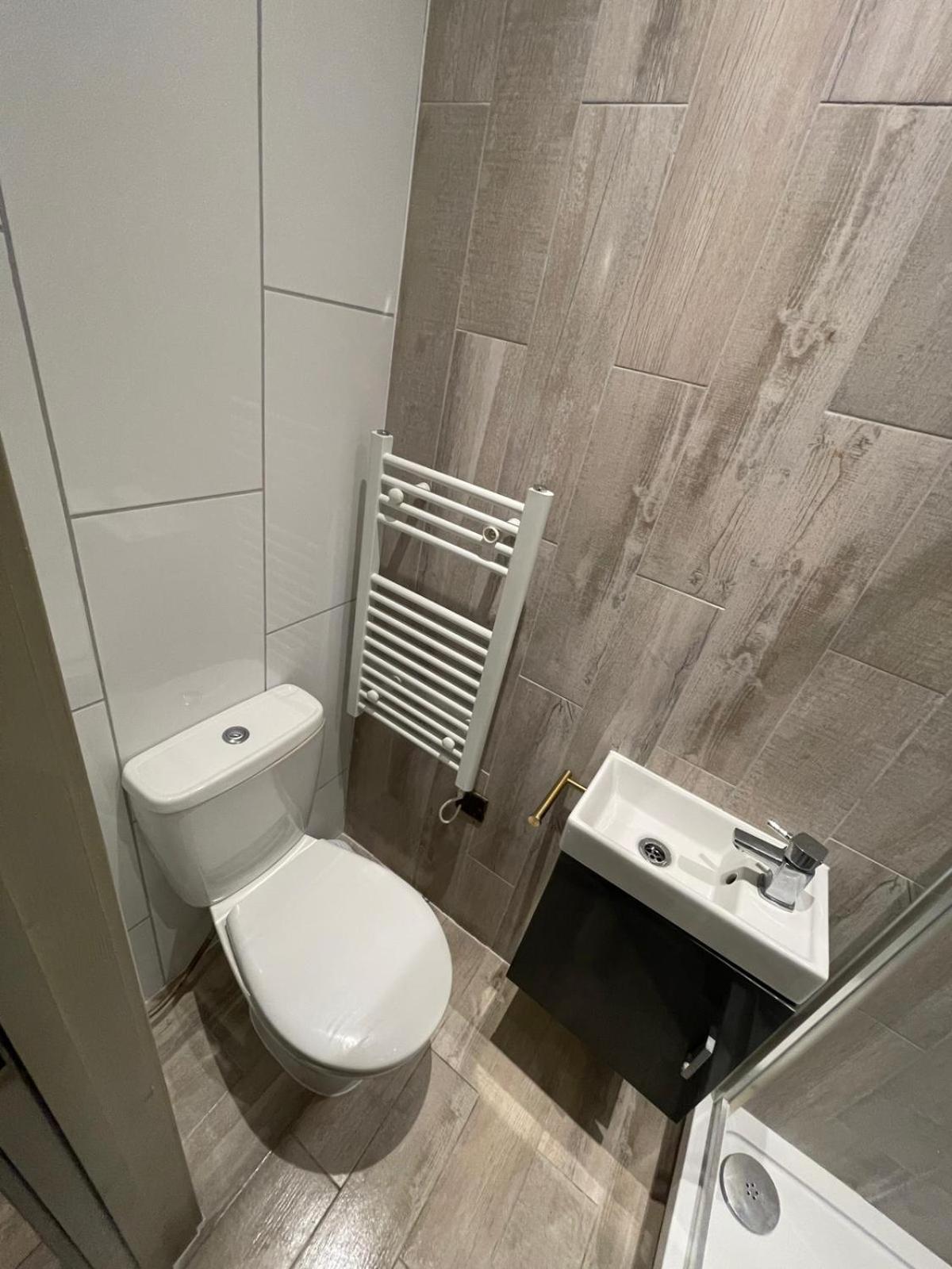 Letzi Premium Cozy Retreat Private En-Suite Rooms, Wembley Londyn Zewnętrze zdjęcie
