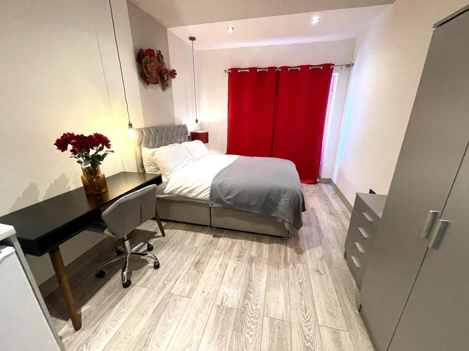 Letzi Premium Cozy Retreat Private En-Suite Rooms, Wembley Londyn Zewnętrze zdjęcie